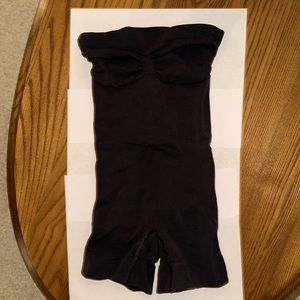 SKIMS Strapless Bodysuit XS